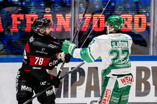 Malmö Redhawks Robin Hanzl och Rögles Fredrik Olofsson