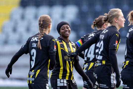 Häckens Monca Jusu Bah jublar