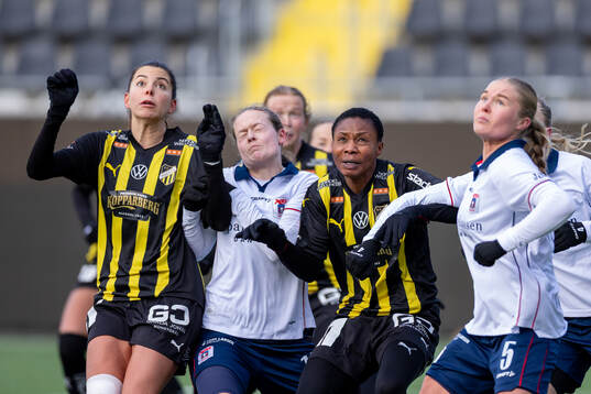 Häckens Helena Sampaio och Halimatu Ayinde
