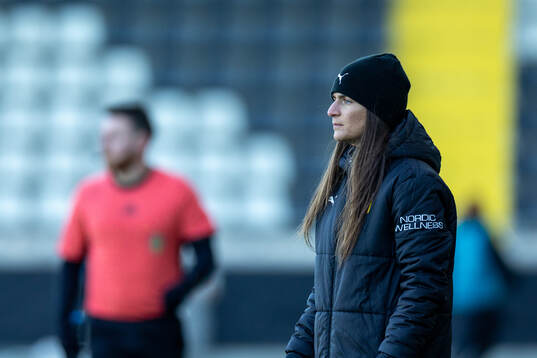 Häckens tränare Elena Sadiku