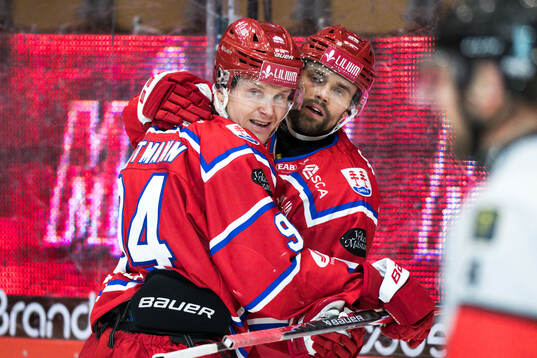 Timrås Sebastian Hartmann och Emil Pettersson jublar