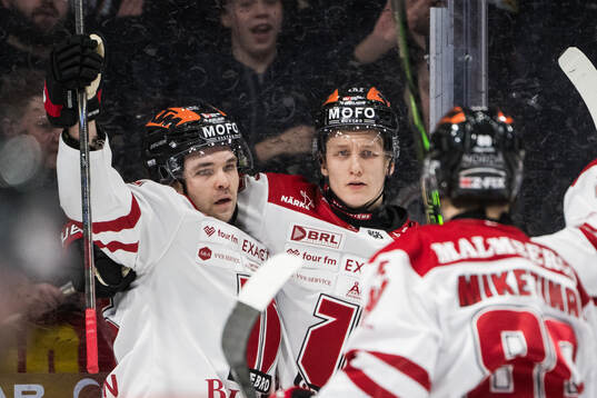 Örebros David Quenneville och Patrik Puistola jublar