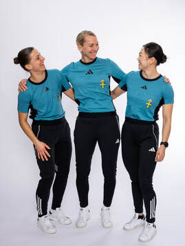 Domare Almira Spahic, Tess Olofsson och Tilde Hedberg