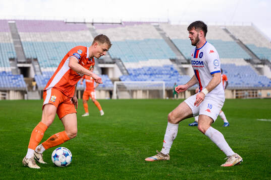 David Kruse of IFK Göteborg and Daniel Samek of Artis Brno