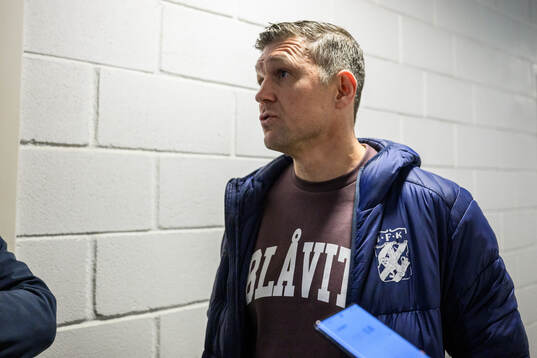 Sports director Hannes Stiller of IFK Göteborg speaks to