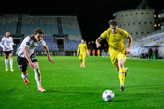 David Duris of Rosenborg and Elliot Stroud of Mjällby