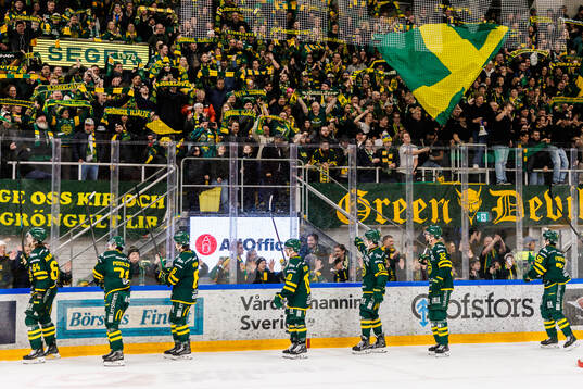 Björklövens spelare jublar