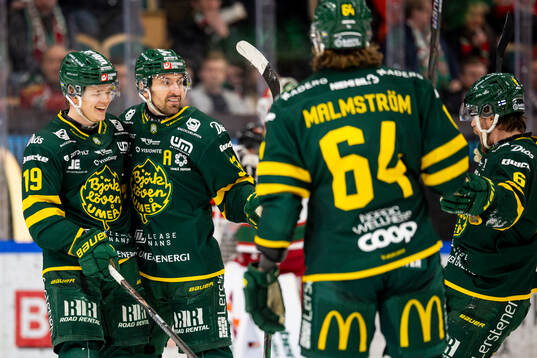 Björklövens Albin Lundin blir grattad