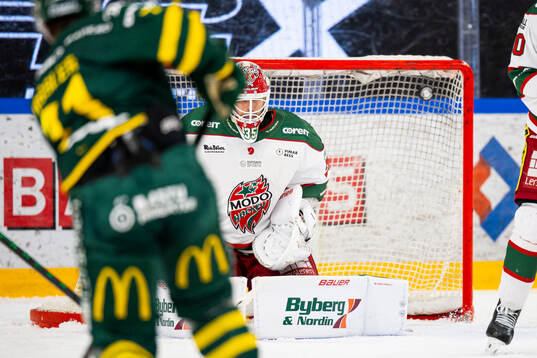 Modos målvakt Adam Werner släpper in 2-1