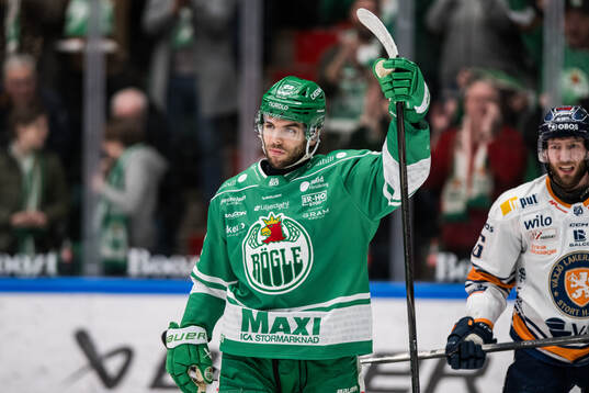 Rögles Josh Dickinson jublar
