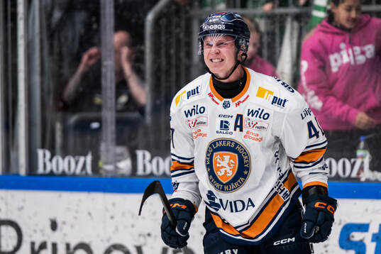 Växjös Dennis Rasmussen jublar