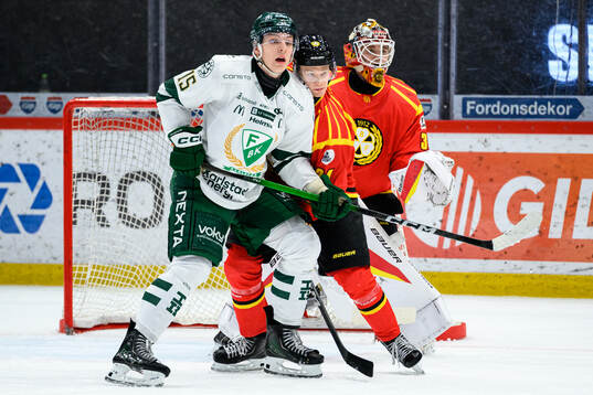 Färjestads Jack Berglund mot Brynäs Albin Udd och Brynäs