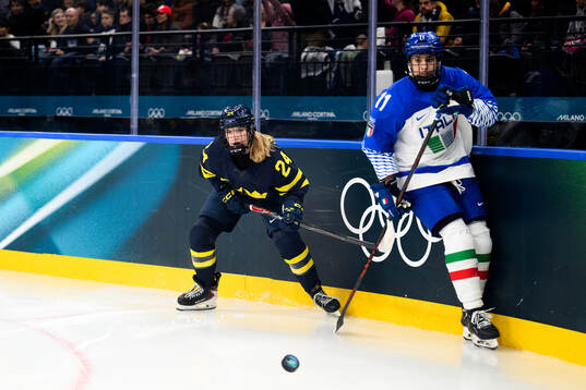 Ebba Hedqvist of Sweden and Justine Reyes of Italy in the