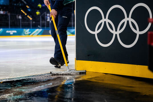 A worker clean the ice