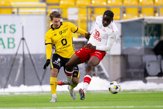 Elfsborgs Adam Vetterlöv och Fredrikstads Kennedy Okpaleke