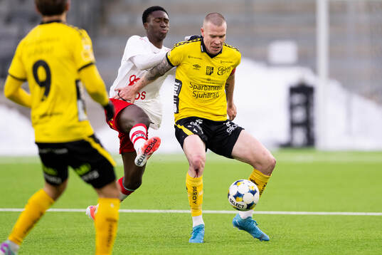 Fredrikstads Daan Yoboue och Elfsborgs Thomas Isherwood