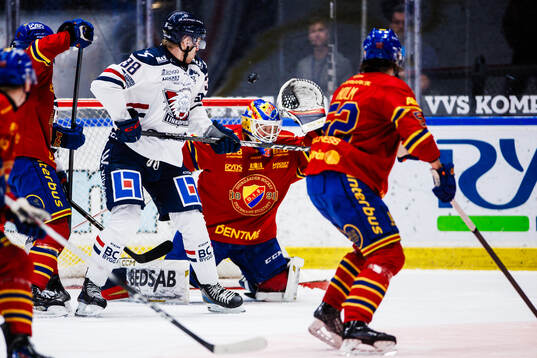 Linköpings Johan Södergran och Djurgårdens målvakt