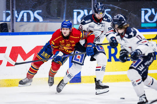Djurgårdens Victor Eklund och Linköpings Adam Hofbauer