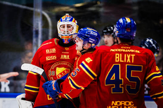 Djurgårdens målvakt Magnus Hellberg jublar med Victor