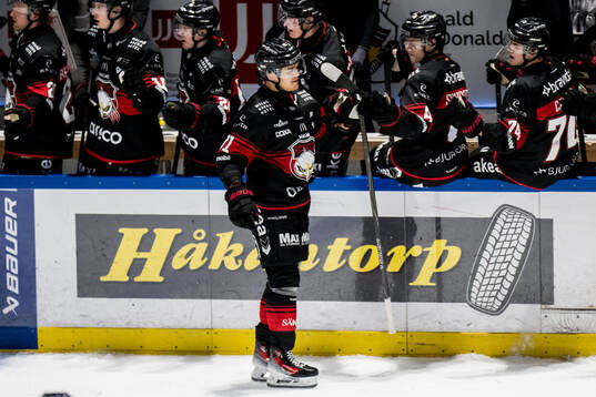 Malmö Redhawks Axel Sundberg jublar