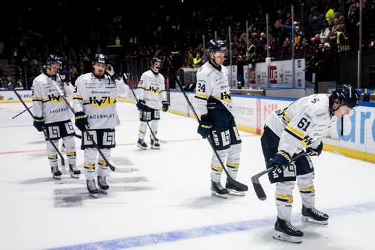 HV71s Hampus Eriksson och Axel Rindell deppar