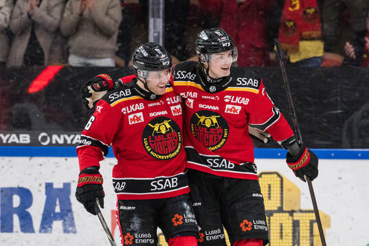 Luleås Anton Levtchi och Markus Nurmi jublar