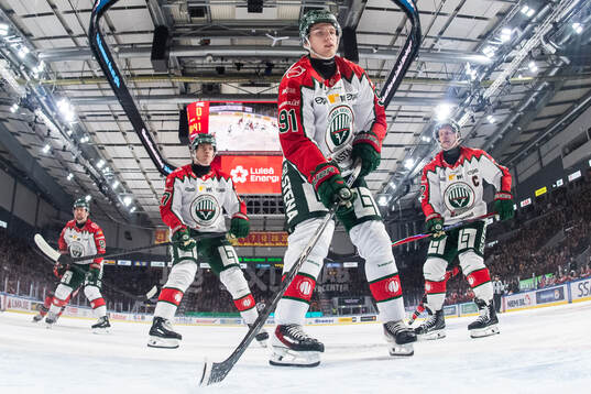 Frölundas Gian Meier och Max Friberg deppar