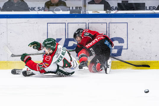 Frölundas Noah Dower Nilsson och Luleås Brian O'Neill