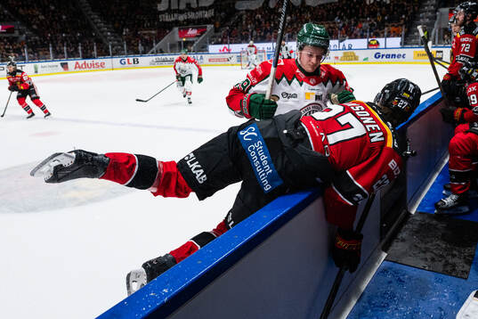 Frölundas Måns Toresson och Luleås Oskari Laaksonen
