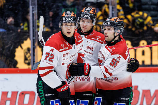 Örebros Jesse Ylönen jublar