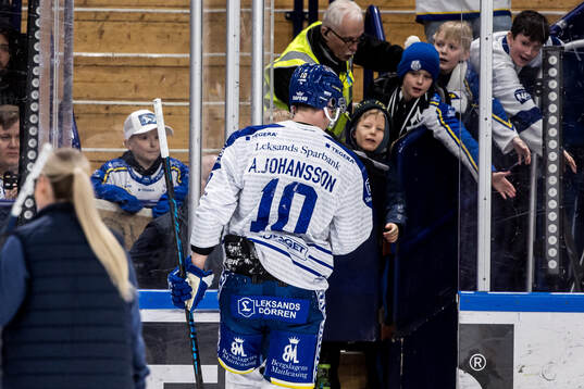 Leksands Anton Johansson lämnar isen