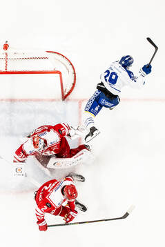 Timrås målvakt Tim Juel och Leksands Michael Lindqvist