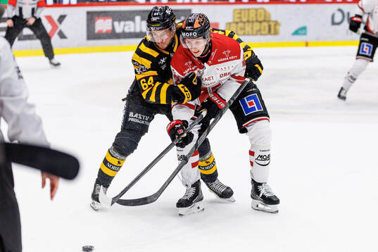 Skellefteås Jonathan Pudas och Örebros Egor Polin