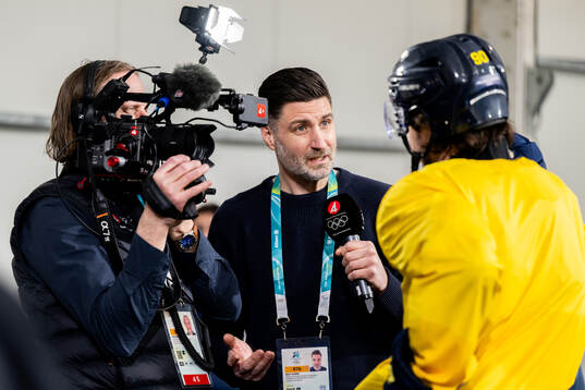Björn Oldén conducts an interview for Sweden’s TV4 at