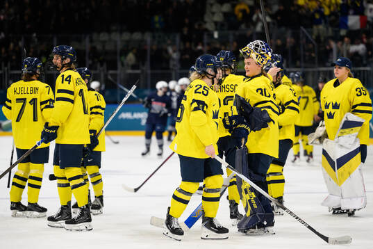 Lina Ljungblom and goaltender Emma Söderberg of Sweden