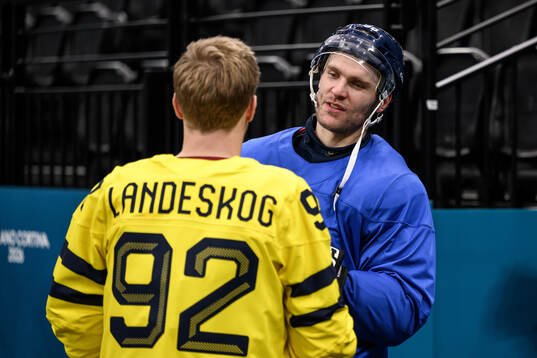 Gabriel Landeskog of Sweden and Mikko Rantanen of Finland