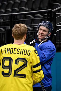 Gabriel Landeskog of Sweden and Mikko Rantanen of Finland