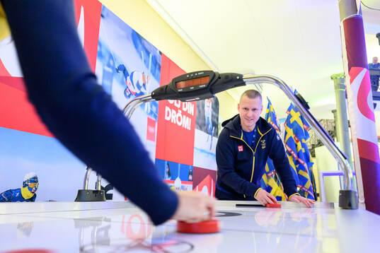 Christofer Waller playing air hockey at Sweden Arena