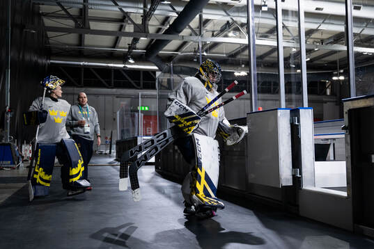 Goaltender Emma Söderberg and goaltender Ebba Svensson