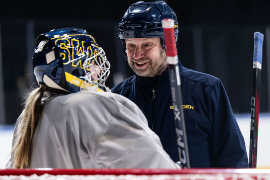 goaltender Ebba Svensson Träff and assistant coach Stefan