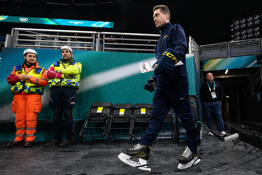 Head coach Sam Hallam of Sweden