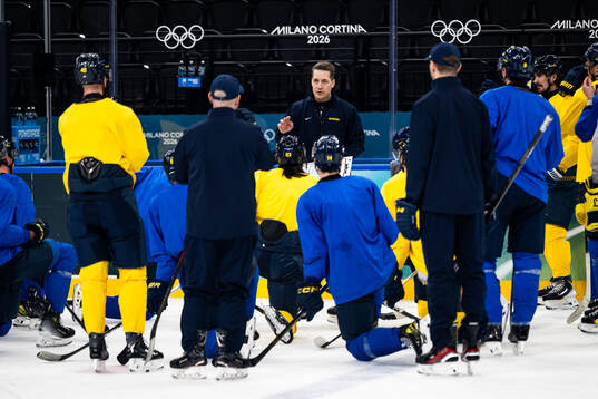 Head coach Sam Hallam of Sweden at an ice hockey practice