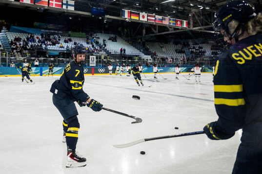 Mira Jungåker and Hilda Svensson of Sweden