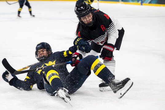 Sofie Lundin of Sweden and Ayaka Hitosato of Japan in the