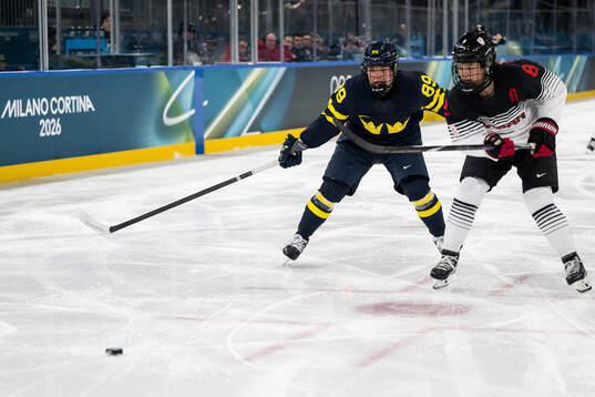 Nicole Hall of Sweden and Akane Hosoyamada of Japan in the