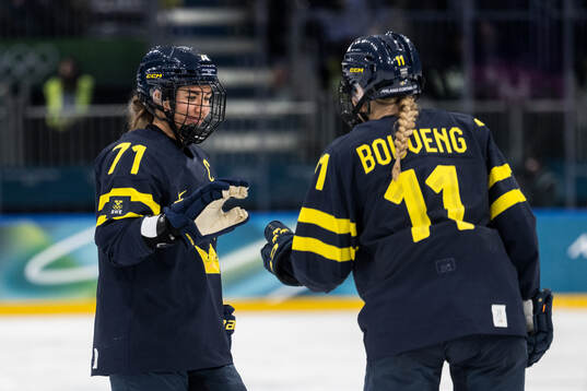 Anna Kjellbin and Josefin Bouveng of Sweden in the women's