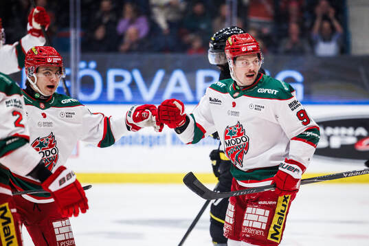 Modos Linus Andersson jublar