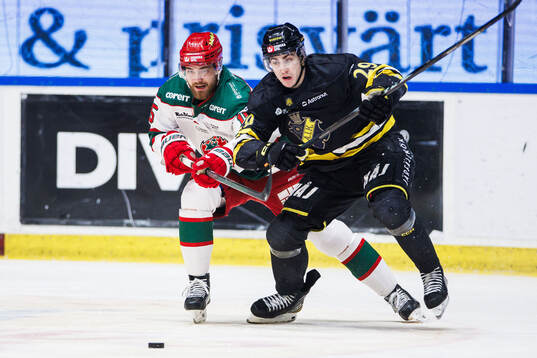 Modos Jacob Bjerselius och AIKs Daniel Ljungman