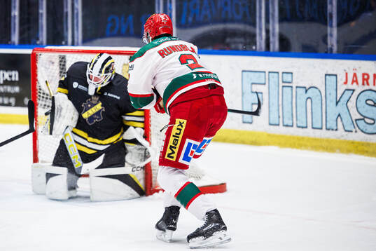 Modos David Rundblad gör 0-3 på AIKs målvakt Jonas
