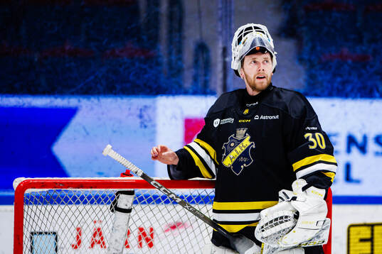 AIKs målvakt Victor Brattström deppar